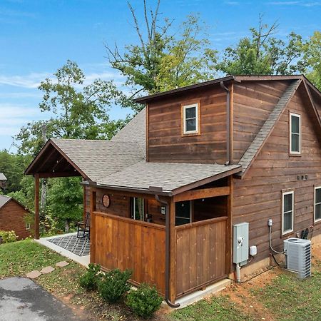 Fully Loaded Cabin In Heart Of Pigeon Forge Bagian luar foto