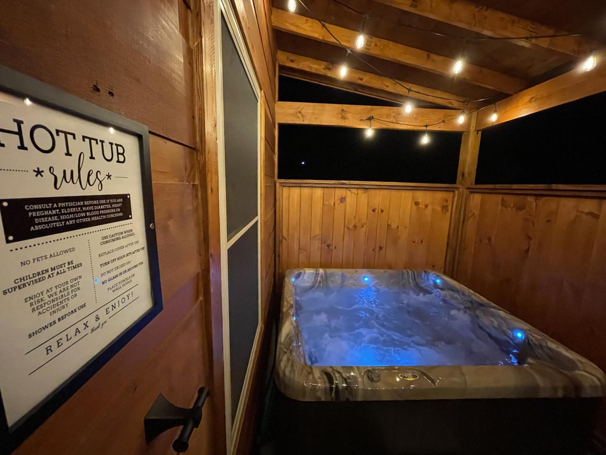 Fully Loaded Cabin In Heart Of Pigeon Forge Bagian luar foto