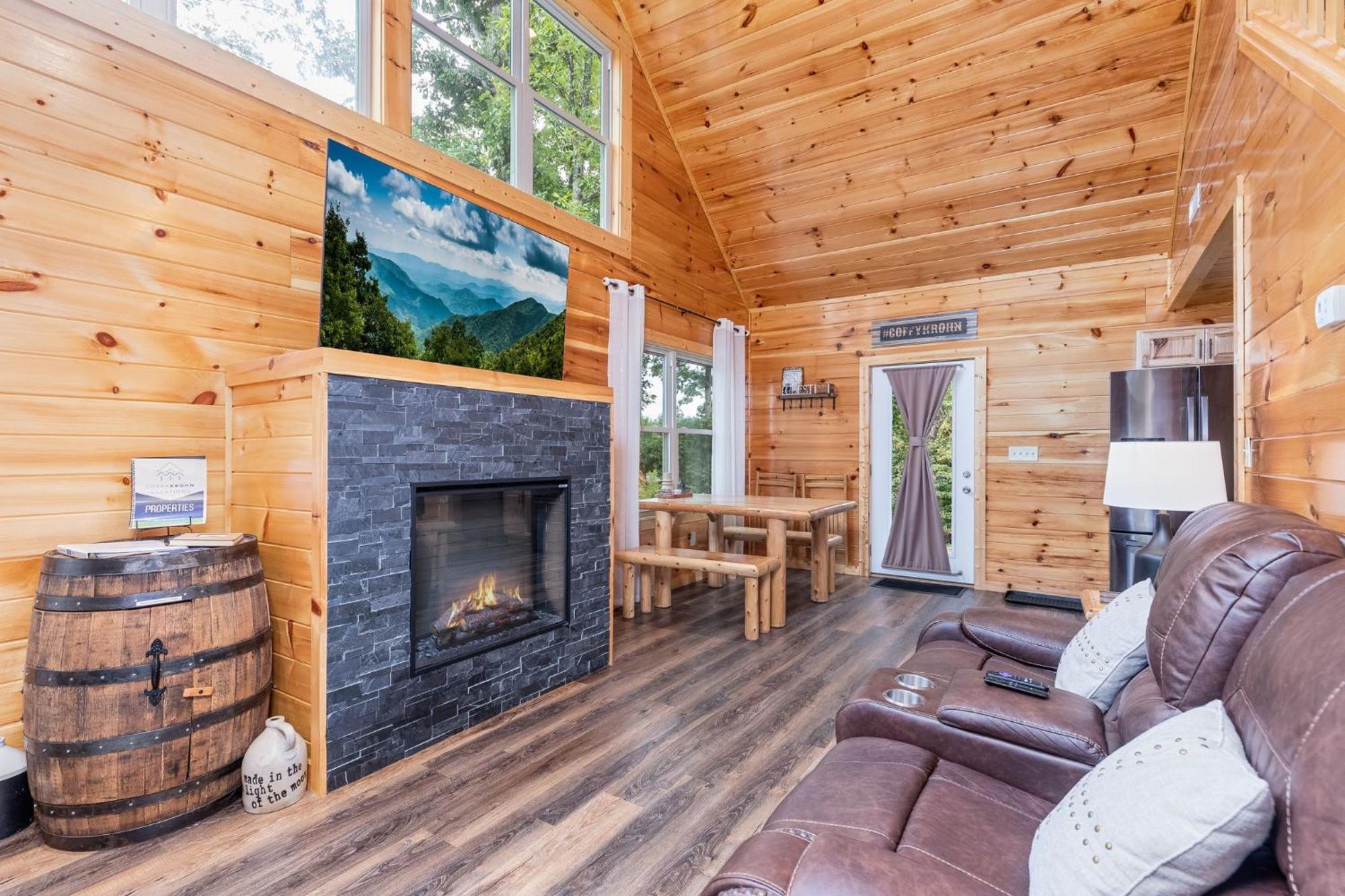 Fully Loaded Cabin In Heart Of Pigeon Forge Bagian luar foto