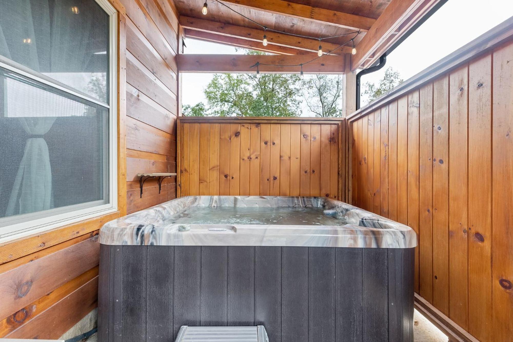 Fully Loaded Cabin In Heart Of Pigeon Forge Bagian luar foto