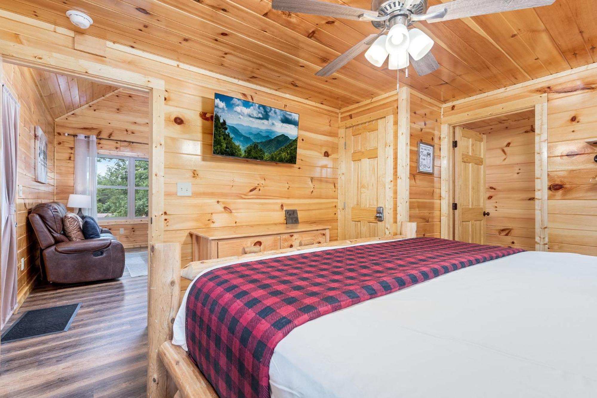 Fully Loaded Cabin In Heart Of Pigeon Forge Bagian luar foto