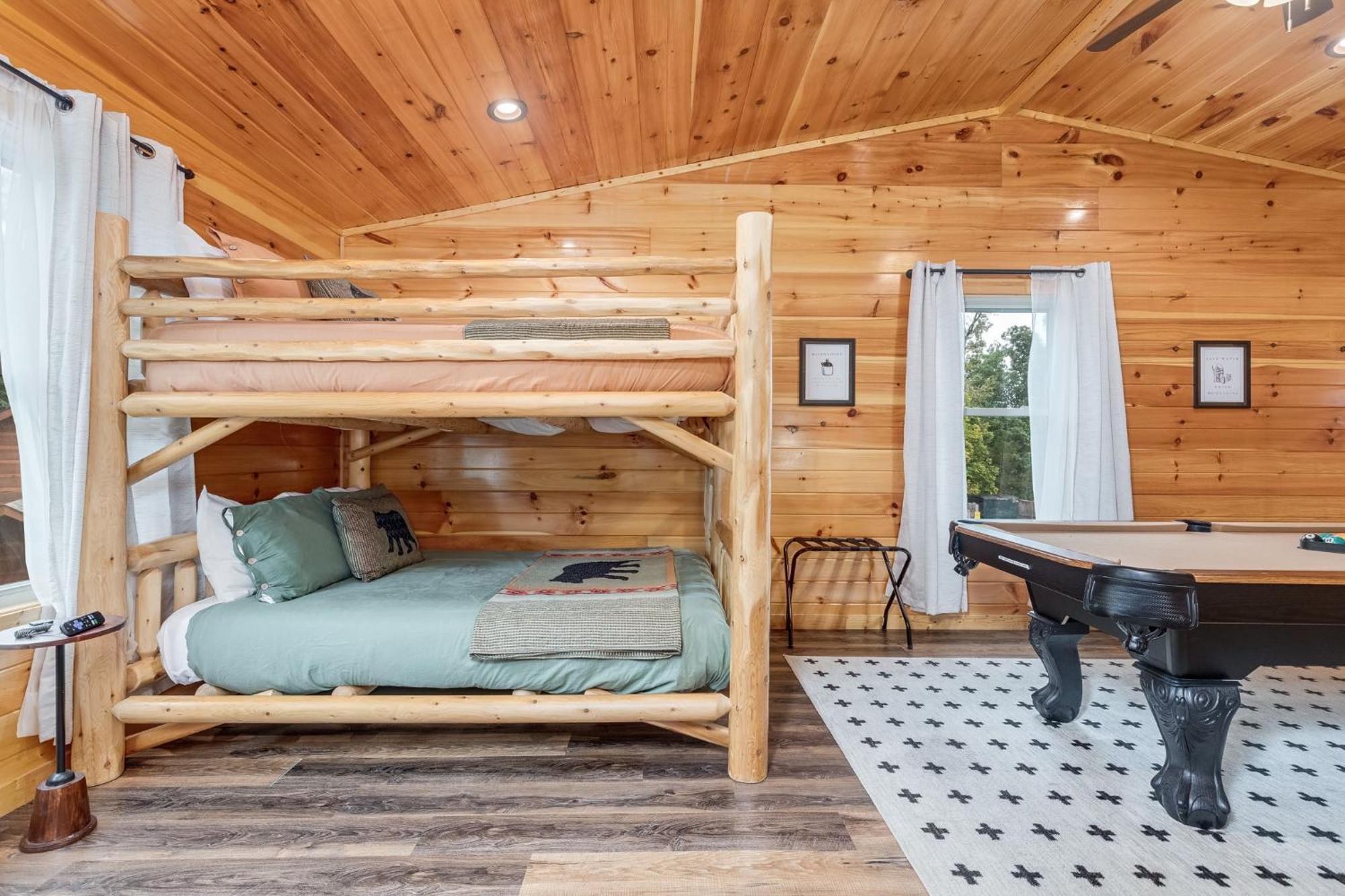 Fully Loaded Cabin In Heart Of Pigeon Forge Bagian luar foto