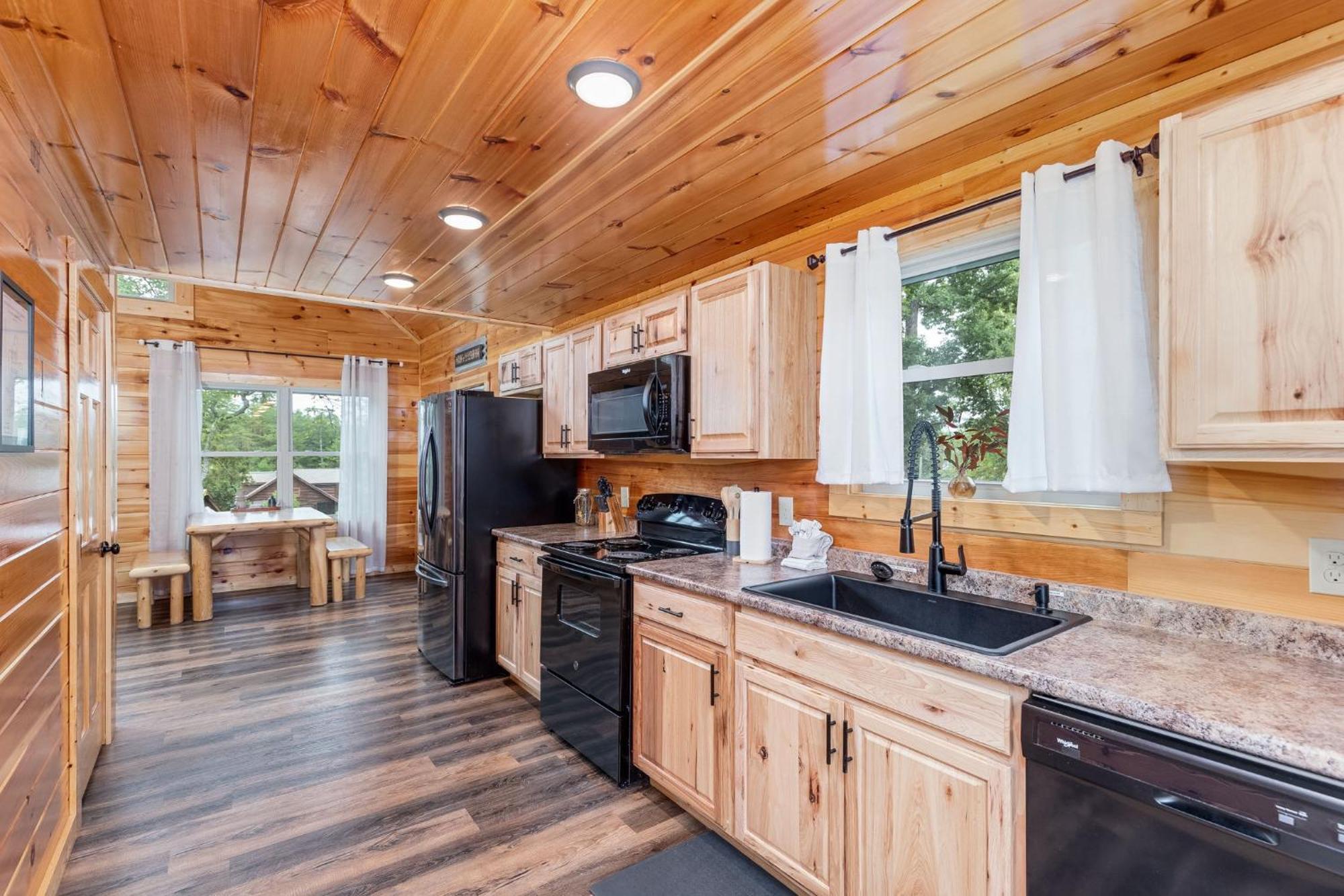 Fully Loaded Cabin In Heart Of Pigeon Forge Bagian luar foto