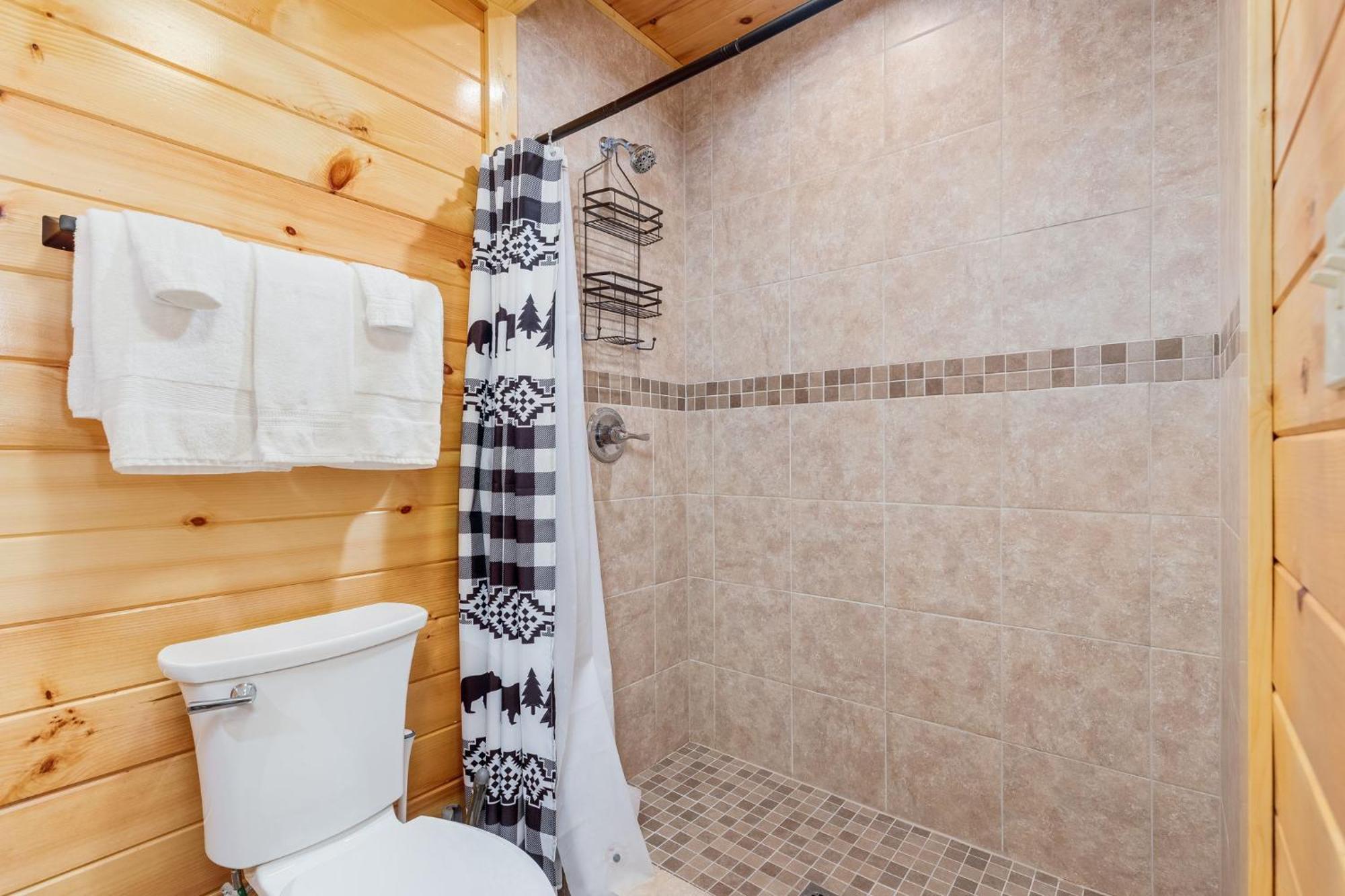 Fully Loaded Cabin In Heart Of Pigeon Forge Bagian luar foto