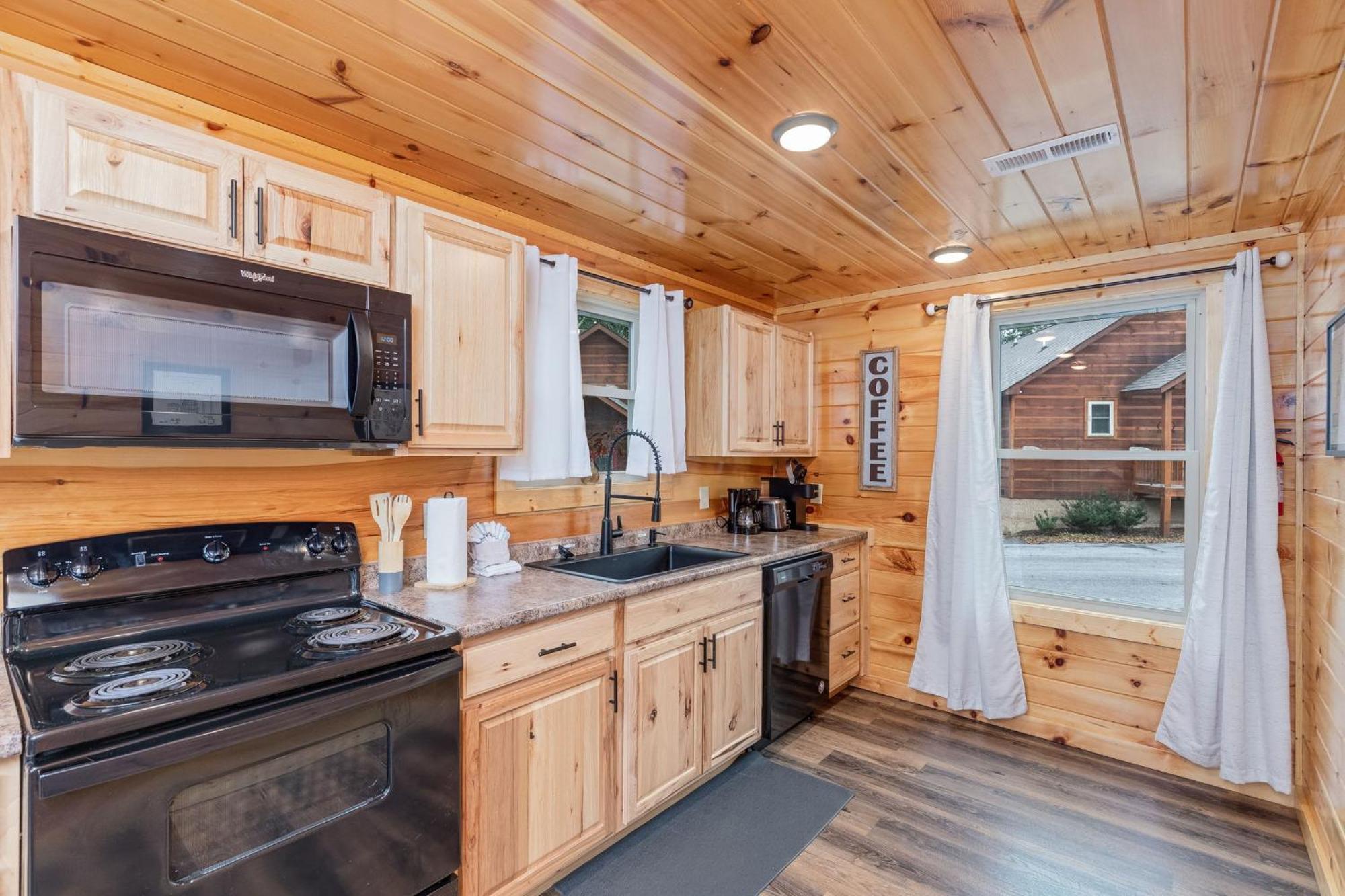 Fully Loaded Cabin In Heart Of Pigeon Forge Bagian luar foto