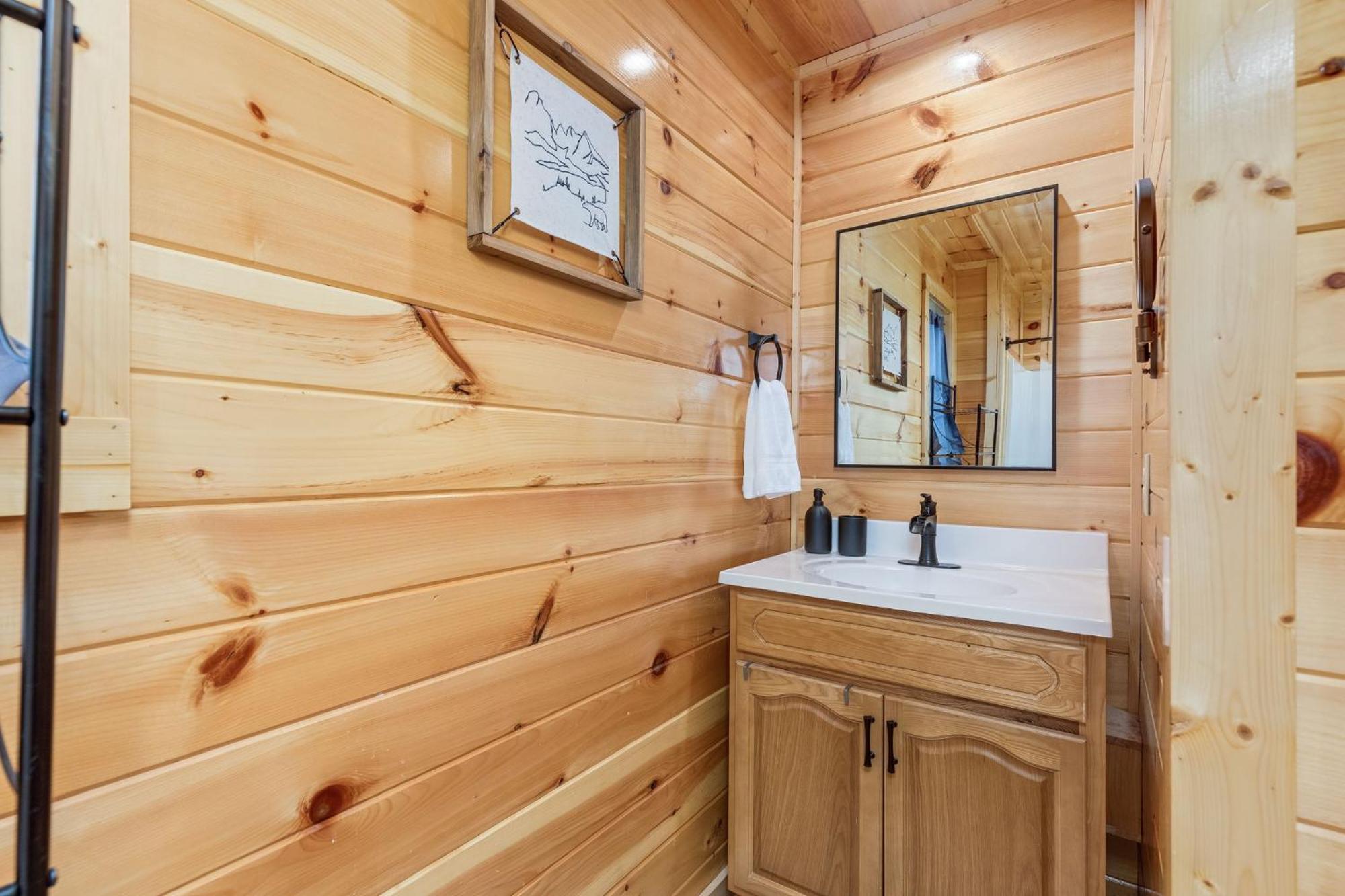 Fully Loaded Cabin In Heart Of Pigeon Forge Bagian luar foto