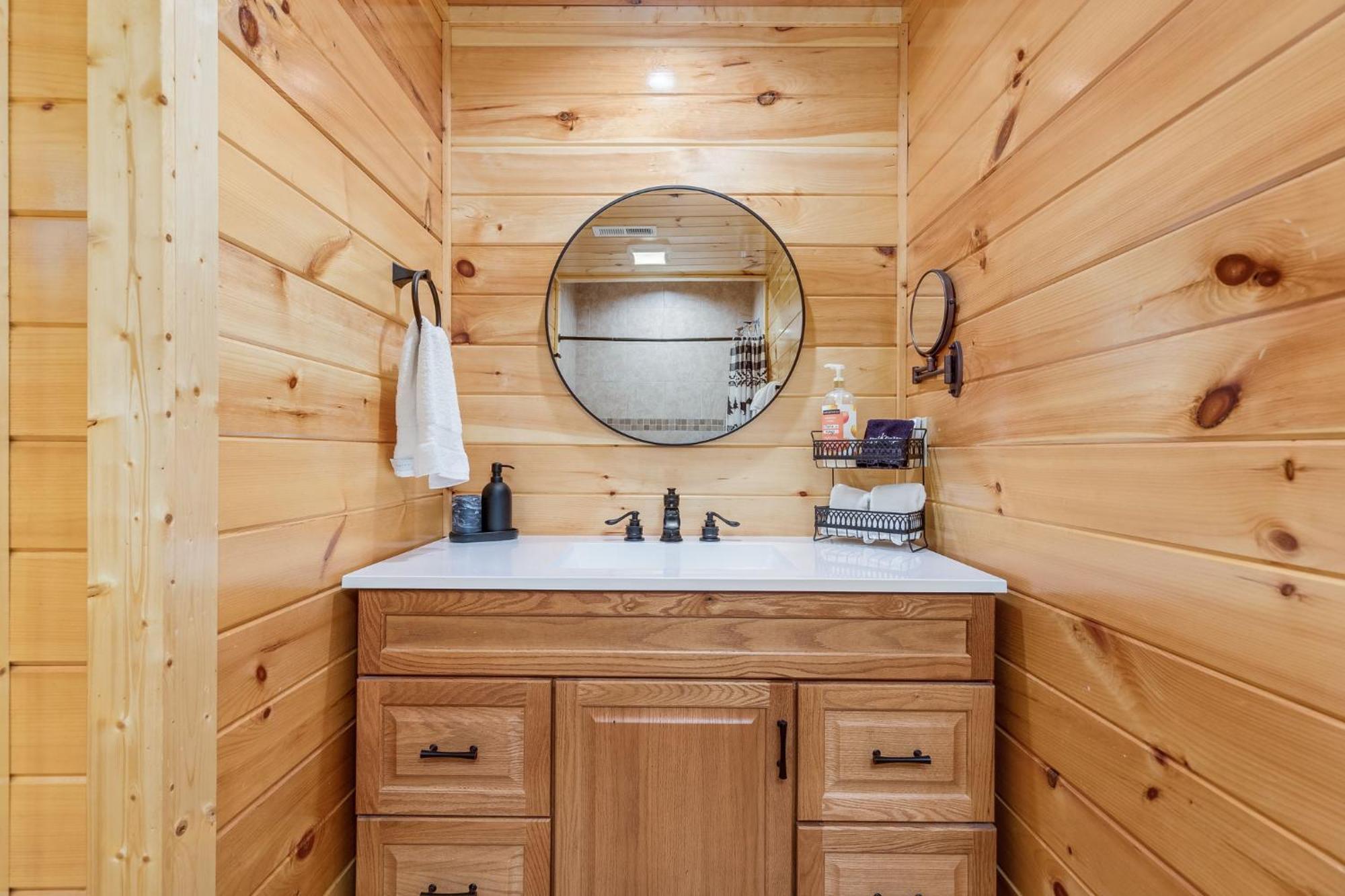 Fully Loaded Cabin In Heart Of Pigeon Forge Bagian luar foto